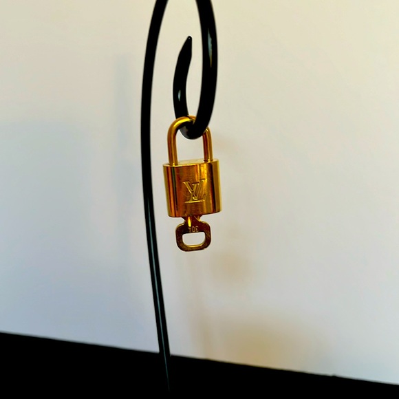 Louis Vuitton Handbags - Louis Vuitton Lock and Key # 304